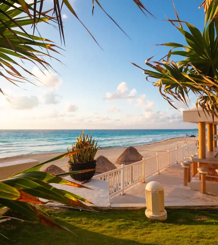 daytime-sea-view-in-Cancun-with-palapas-and-Palm-trees